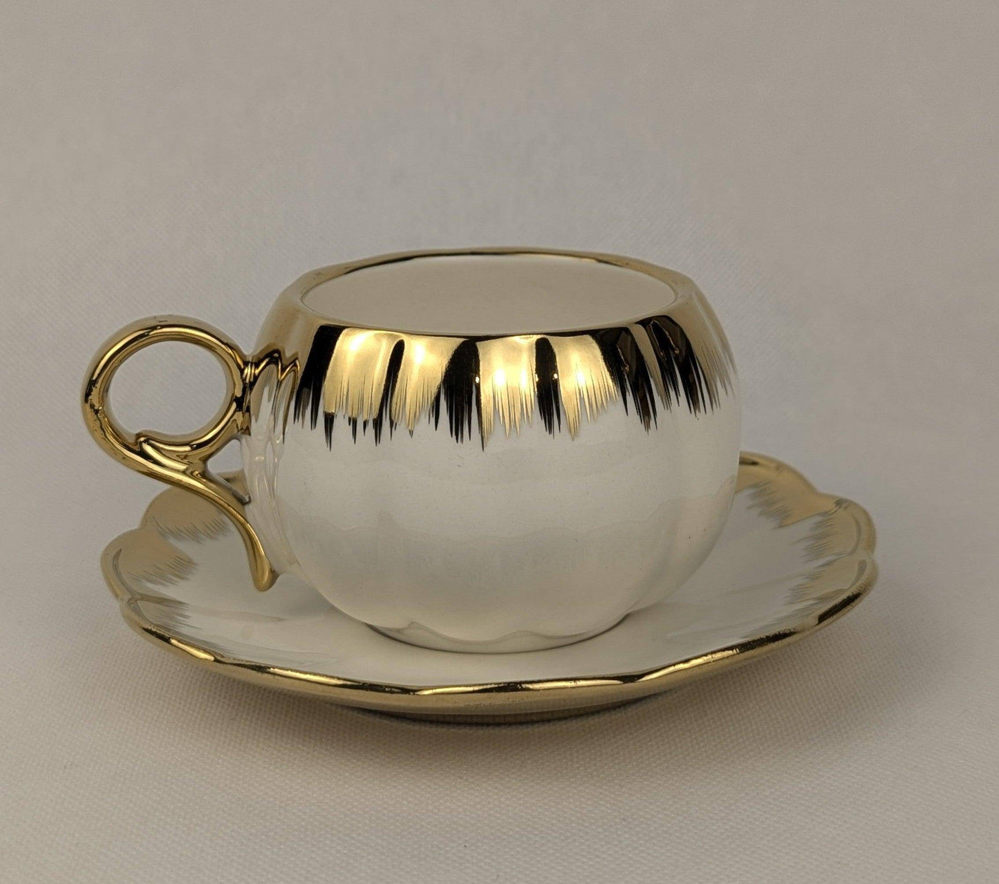 6 tasses à café HomeDeLuxe avec liseré doré, design élégant et fin, parfaites pour le service du café.