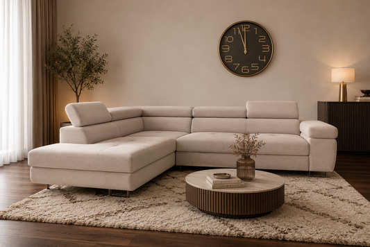 Canapé d'angle convertible Tony beige de HomeDeLuxe, avec tissu confortable et design moderne dans un salon lumineux.