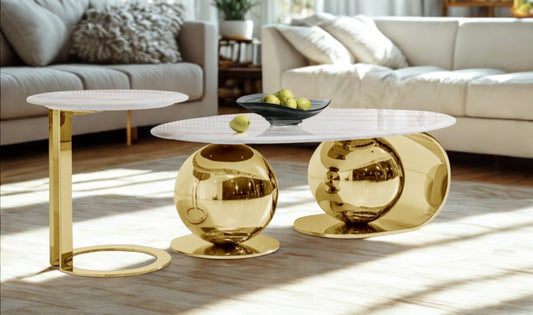 Table ovale Boule 120cm de HomeDeLuxe avec surface en bois clair et pieds en métal noir, vue de dessus.