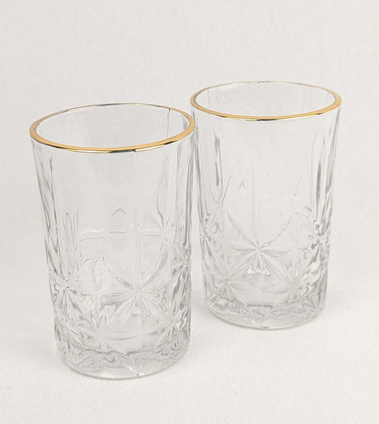 Verres à thé élégants de la marque HomeDeLuxe, design sophistiqué, avec détails raffinés, parfaits pour thé ou infusions.