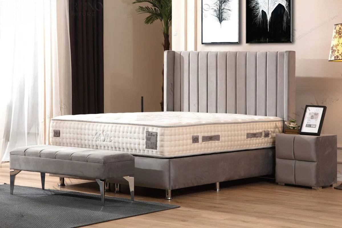 Lit coffre HomeDeLuxe Tokyo en velours beige ou gris, avec espace de rangement intégré, style moderne et élégant.