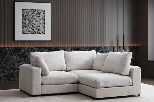 Canapé modulable Julia en chenille avec 3 places et pouf, couleur neutre, design moderne, tissu confortable, marque HomeDeLuxe