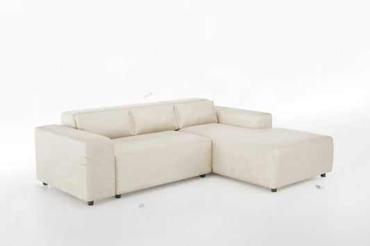 Canapé Moris en velours beige texturé avec coussins décoratifs, design moderne et confortable, de la marque HomeDeLuxe.