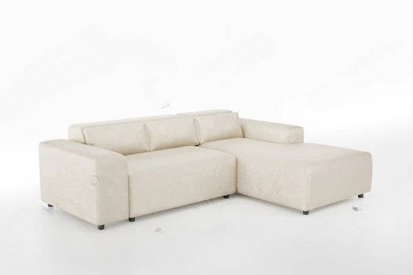 Canapé Moris en velours beige texturé avec coussins décoratifs, design moderne et confortable, de la marque HomeDeLuxe.