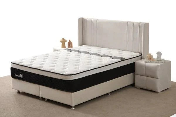 Lit coffre ALMA blanc cassé en velours, design élégant, avec tête de lit rembourrée et espace de rangement intégré.