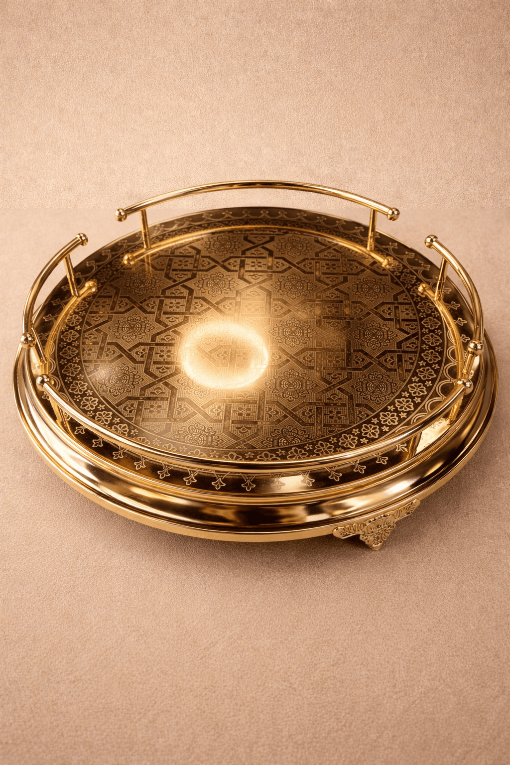 Plateau doré authentique conçu pour le service du thé marocain traditionnel - Home de Luxe France