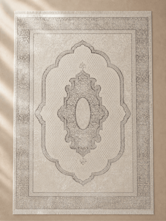 Tapis traditionnel doré de marque HomeDeLuxe avec motif orné, tissu doux et finition élégante pour décoration intérieure.
