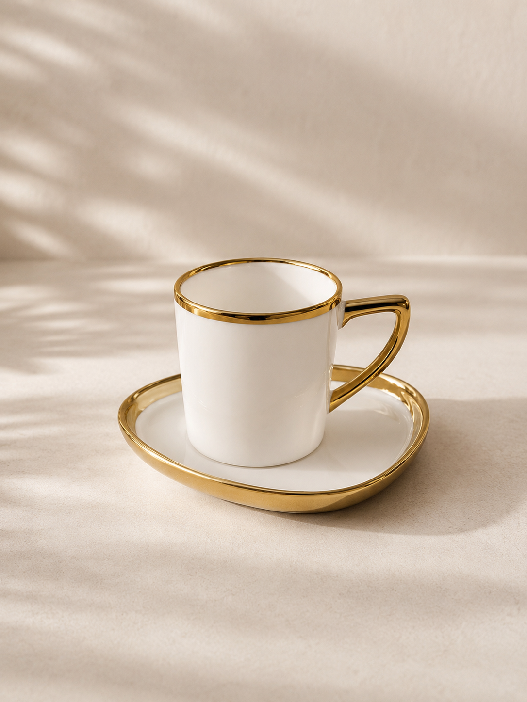 Tasses et sous tasses golden