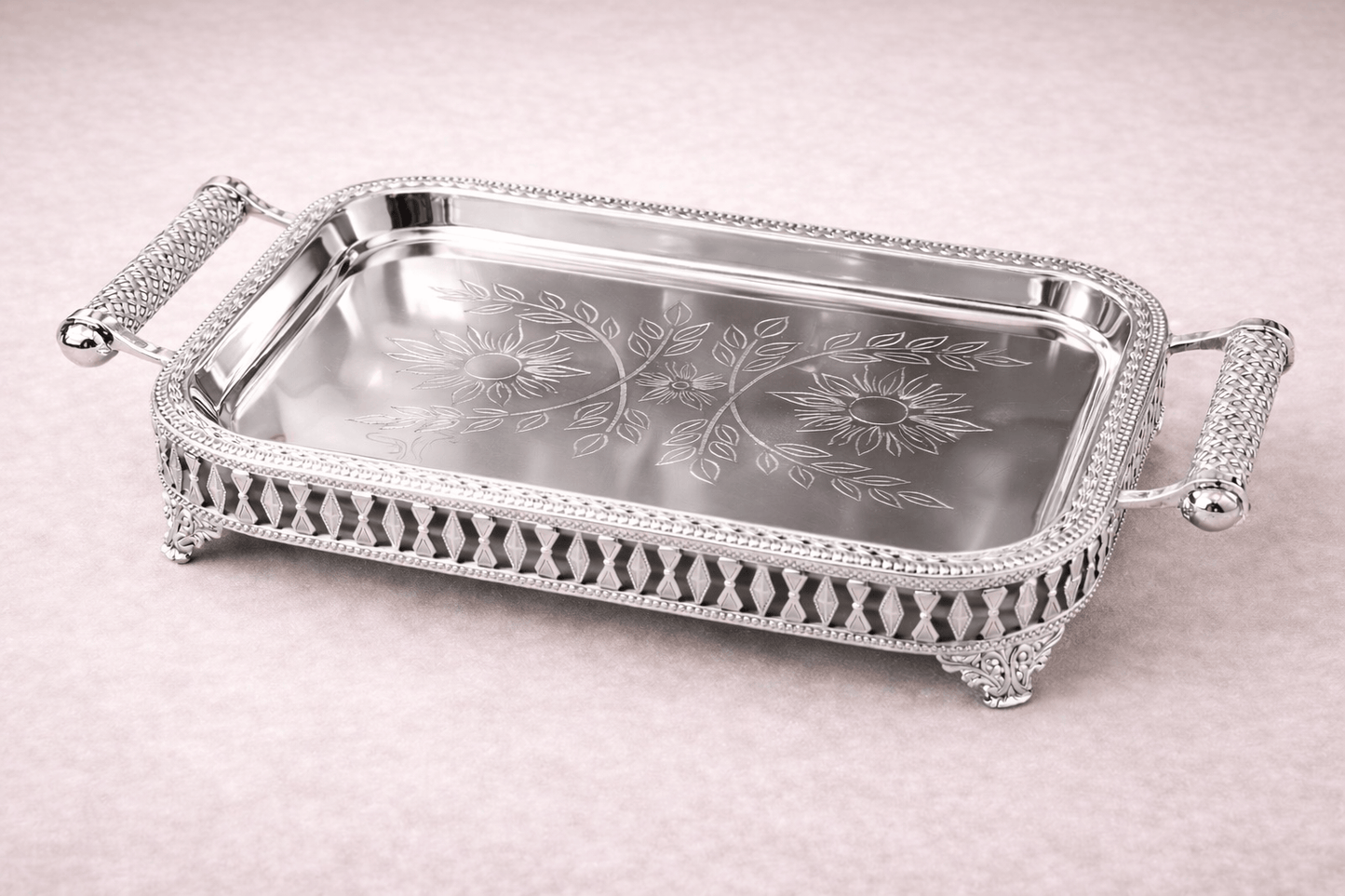 Plateau HomeDeLuxe avec motif floral, en bois ou céramique, idéal pour servir ou décorer la table.
