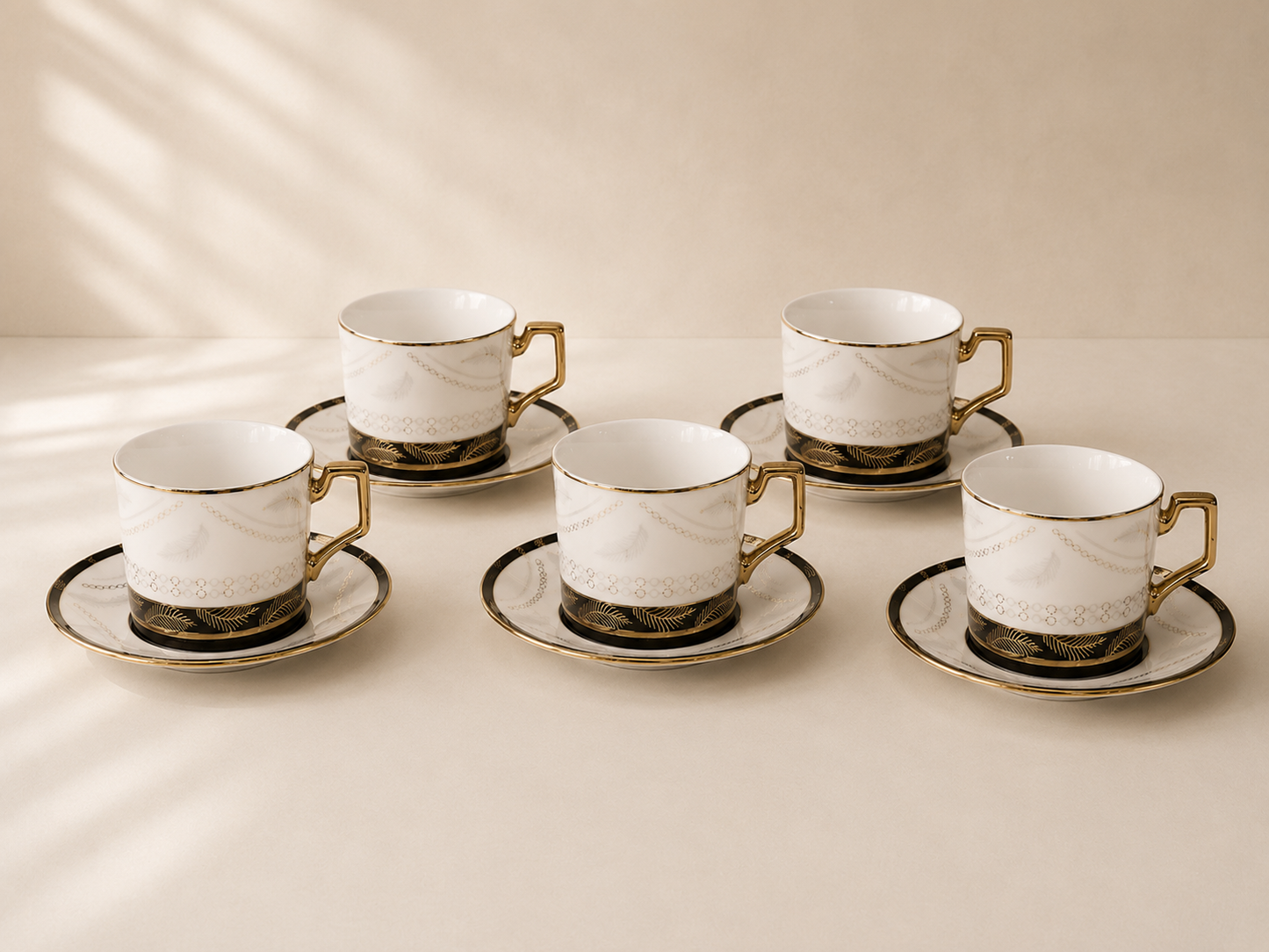 Six tasses & sous tasses plumes