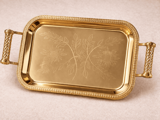 Plateau en bois avec motif floral pour décoration intérieure, de la marque HomeDeLuxe, vu de face avec détails floraux.