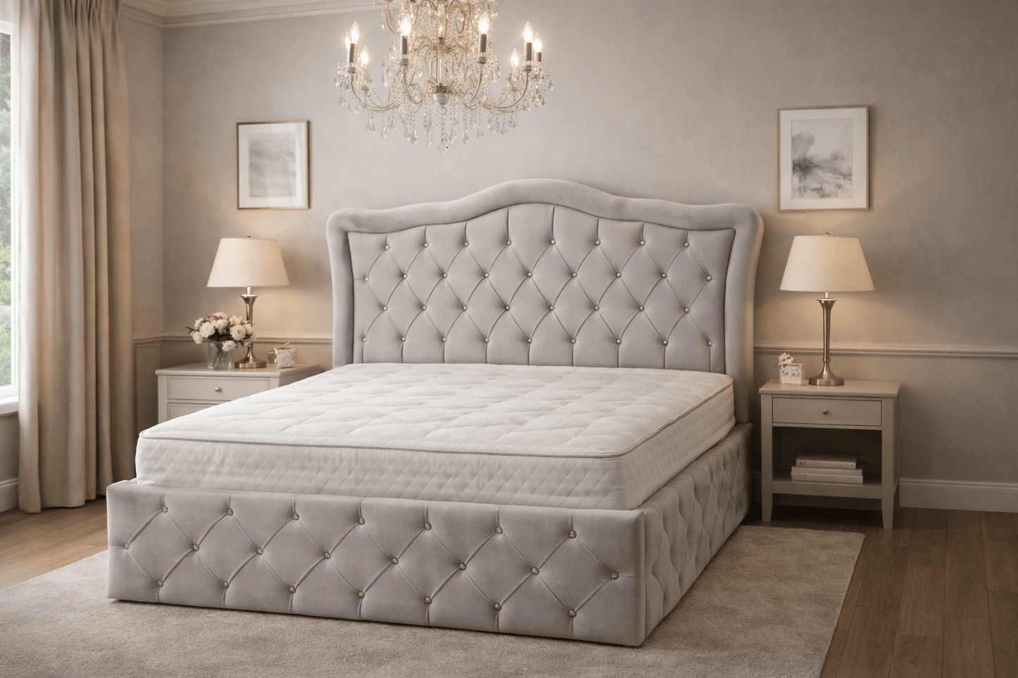 Cadre de lit VENISE GRIS en velours capitonné avec strass, design élégant et moderne, pour une chambre sophistiquée.