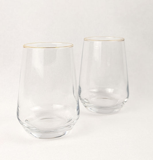 Six verres à eau en verre clair de la marque HomeDeLuxe, alignés sur une surface.