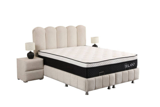 Lit coffre en chenille blanche EVA de HomeDeLuxe avec coffre de rangement, moderne et confortable pour chambre d'enfant.