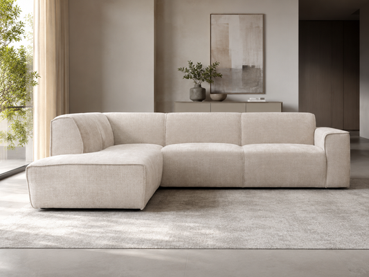 Canapé d'angle Colette Marbella beige de HomeDeLuxe, avec coussins confortables et design moderne pour salon élégant.