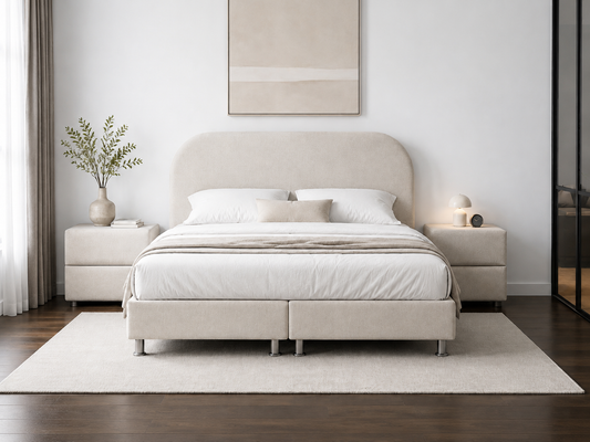 Lit coffre blanc en chenille HomeDeLuxe, modèle EDA CASSE, avec espace de rangement intégré et finition douce.