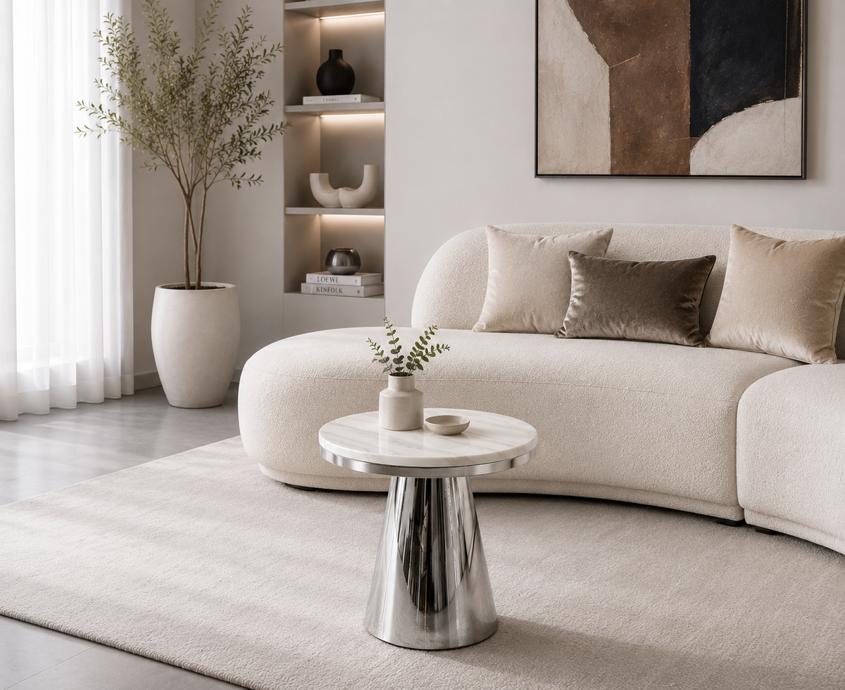 Table basse HomeDeLuxe, table d'appoint en bois clair avec surface lisse et pieds en métal noir, idéale pour salon moderne.