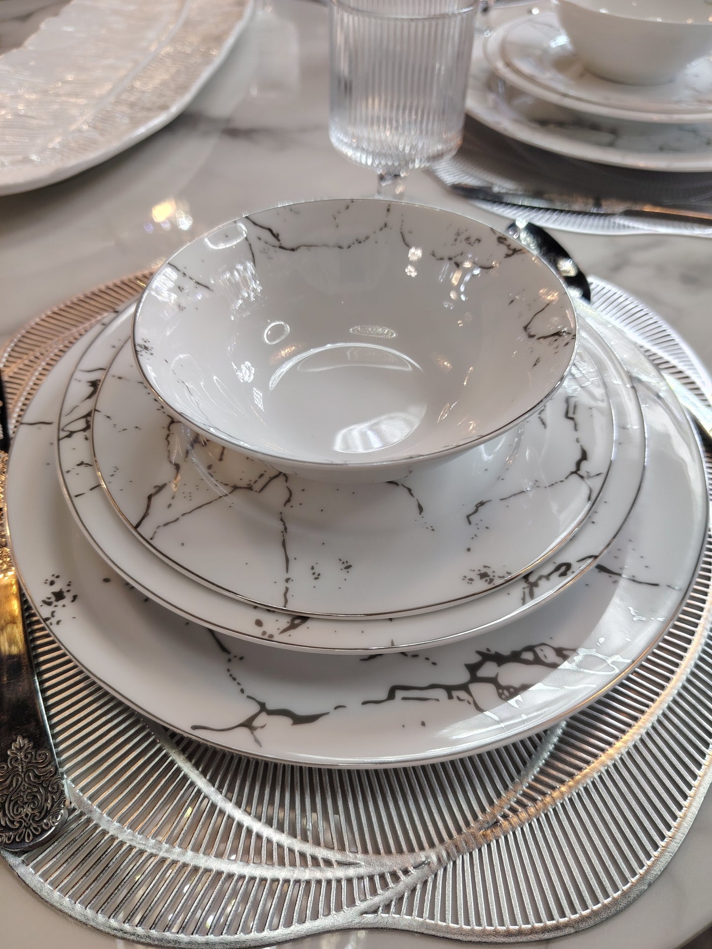 Service de table marbre argenté