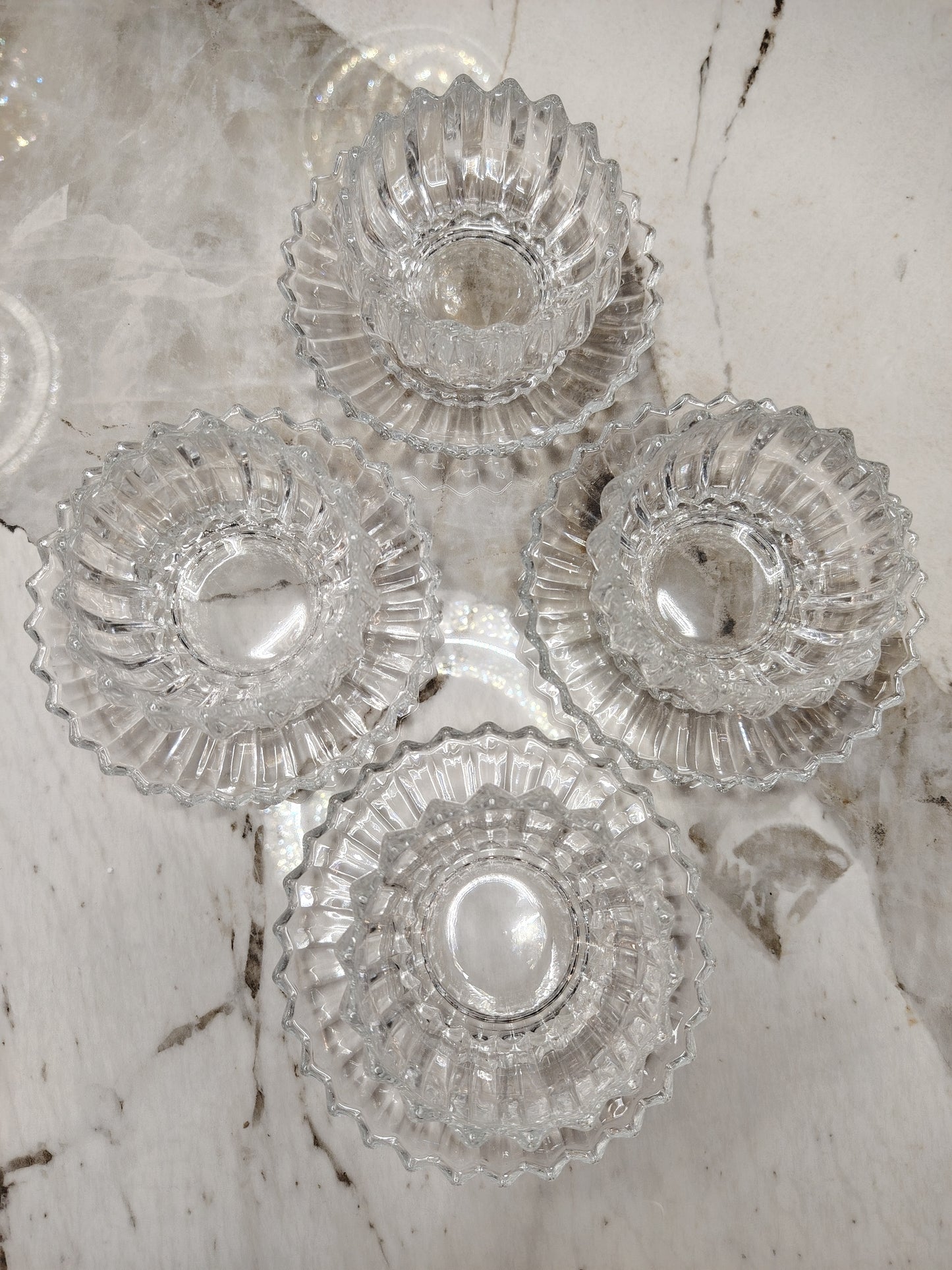 Bols et soucoupes en verre