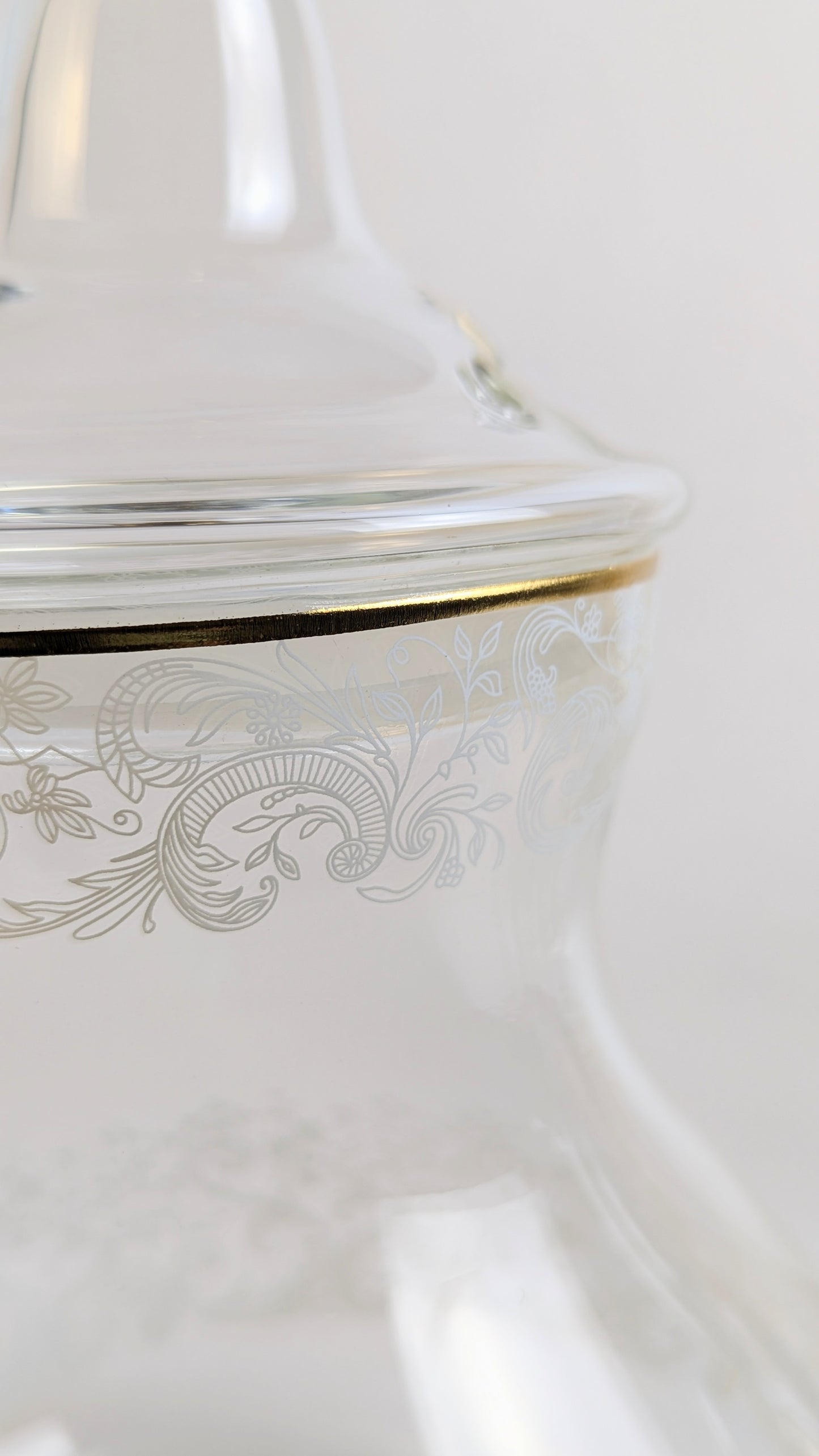 Théière en verre motif blanc