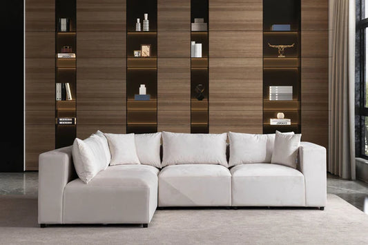 Canapé Azra modulable en velours blanc cassé, design moderne et confortable, idéal pour salon contemporain.