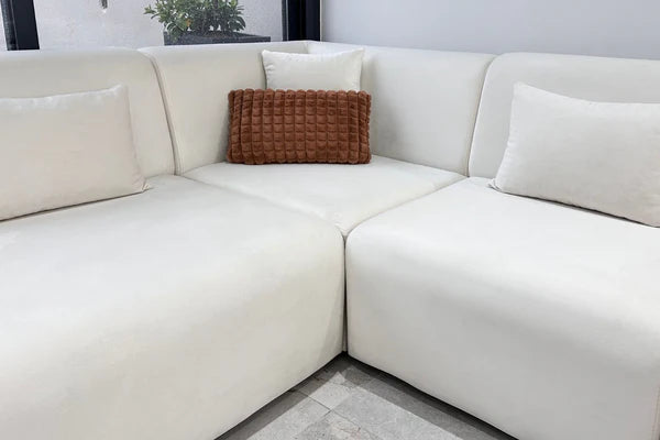 Canapé Coco en velours Blanc Cassé