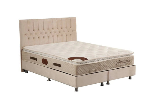 Lit coffre Hugo beige en velours avec coussins décoratifs, structure en bois solide, pour chambre élégante et pratique.