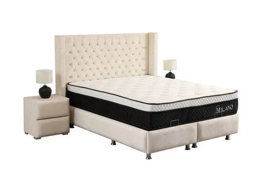 Lit coffre BIANCA blanc cassé en velours de HomeDeLuxe, avec le cadre et le tissu en velours doux visible en image.