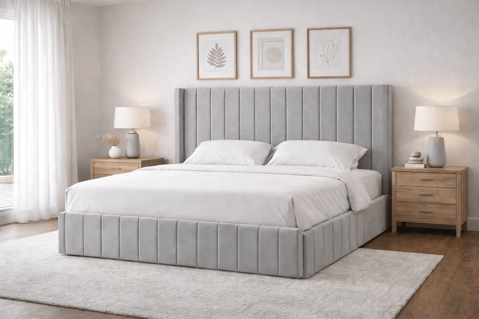 Cadre de lit Tokyo gris en velours de HomeDeLuxe, avec panneau rembourré et design moderne pour chambre élégante.
