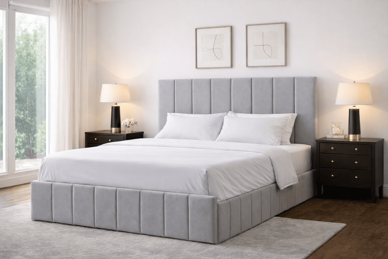 Cadre de lit POLO beige en velours de HomeDeLuxe, vue de face avec détails de la tête de lit et finition douce en velours.