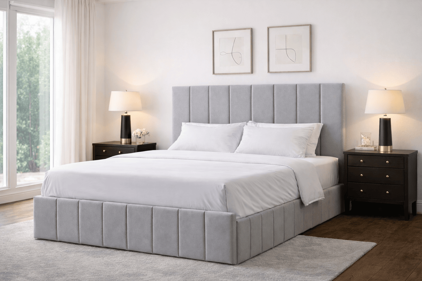 Cadre de lit HomeDeLuxe POLO gris en velours, vue de face avec détails de la structure et du revêtement en velours.