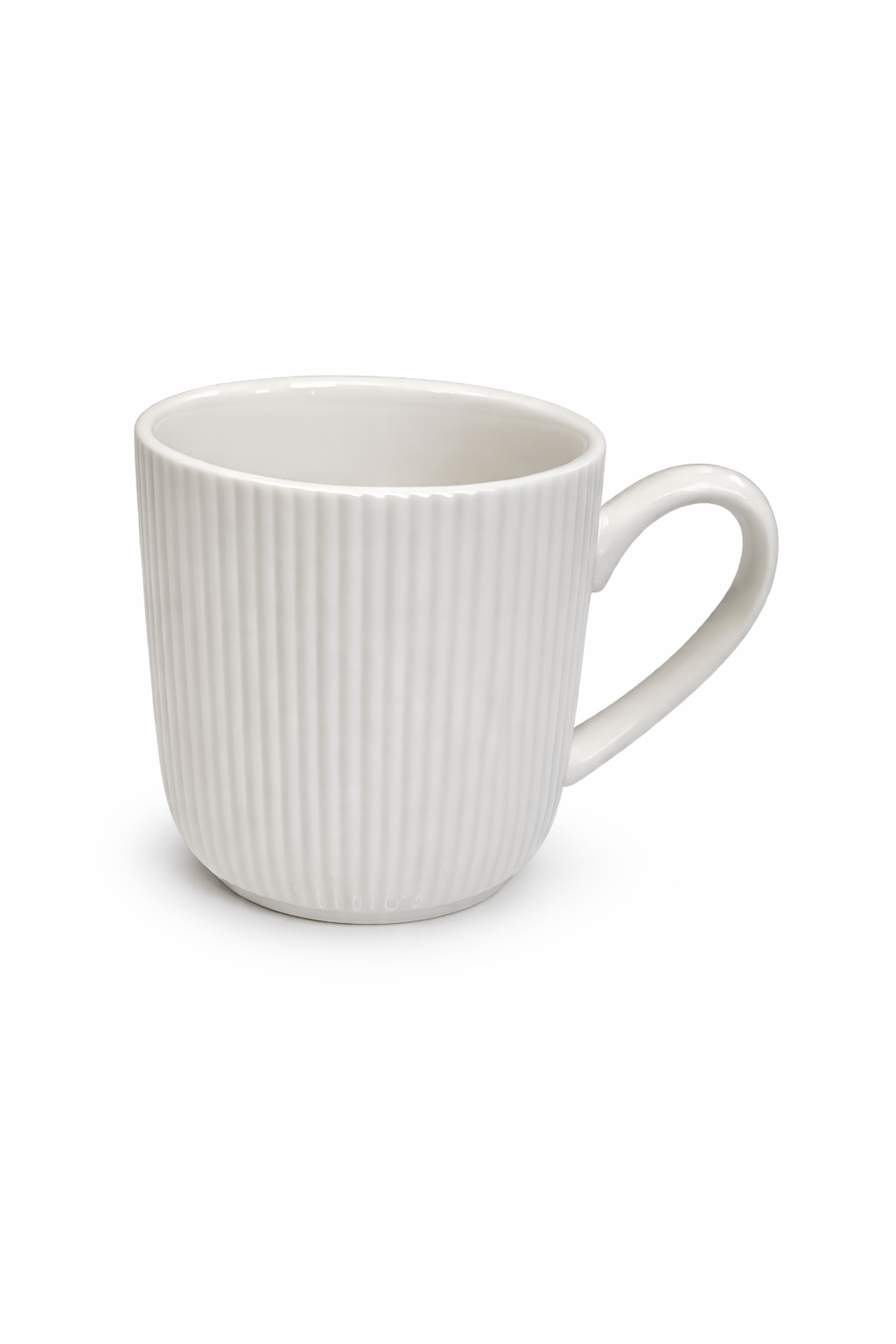 Tasse blanche petite de la marque HomeDeLuxe, mug en céramique avec poignée, vue de face.