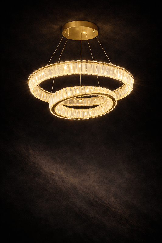 Lustre contemporain à double anneaux de la marque HomeDeLuxe, design moderne avec deux anneaux suspendus en finition élégante.