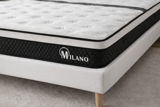 Matelas Milano Ressort de 31 cm de HomeDeLuxe avec surface rembourrée et côtés en tissu beige, vue de face.