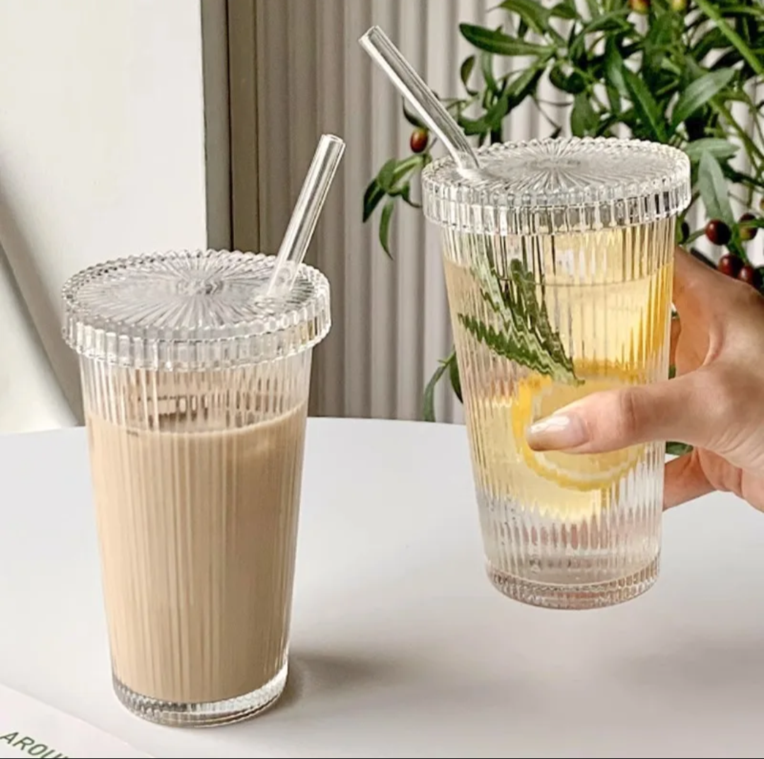 Verre à rayures vintage avec paille en verre 