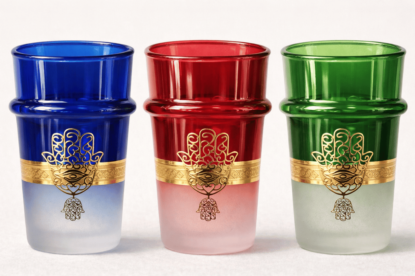 Douze verres à thé Fatma en verre transparent, design élégant, collection HomeDeLuxe, pour thé chaud ou froid.