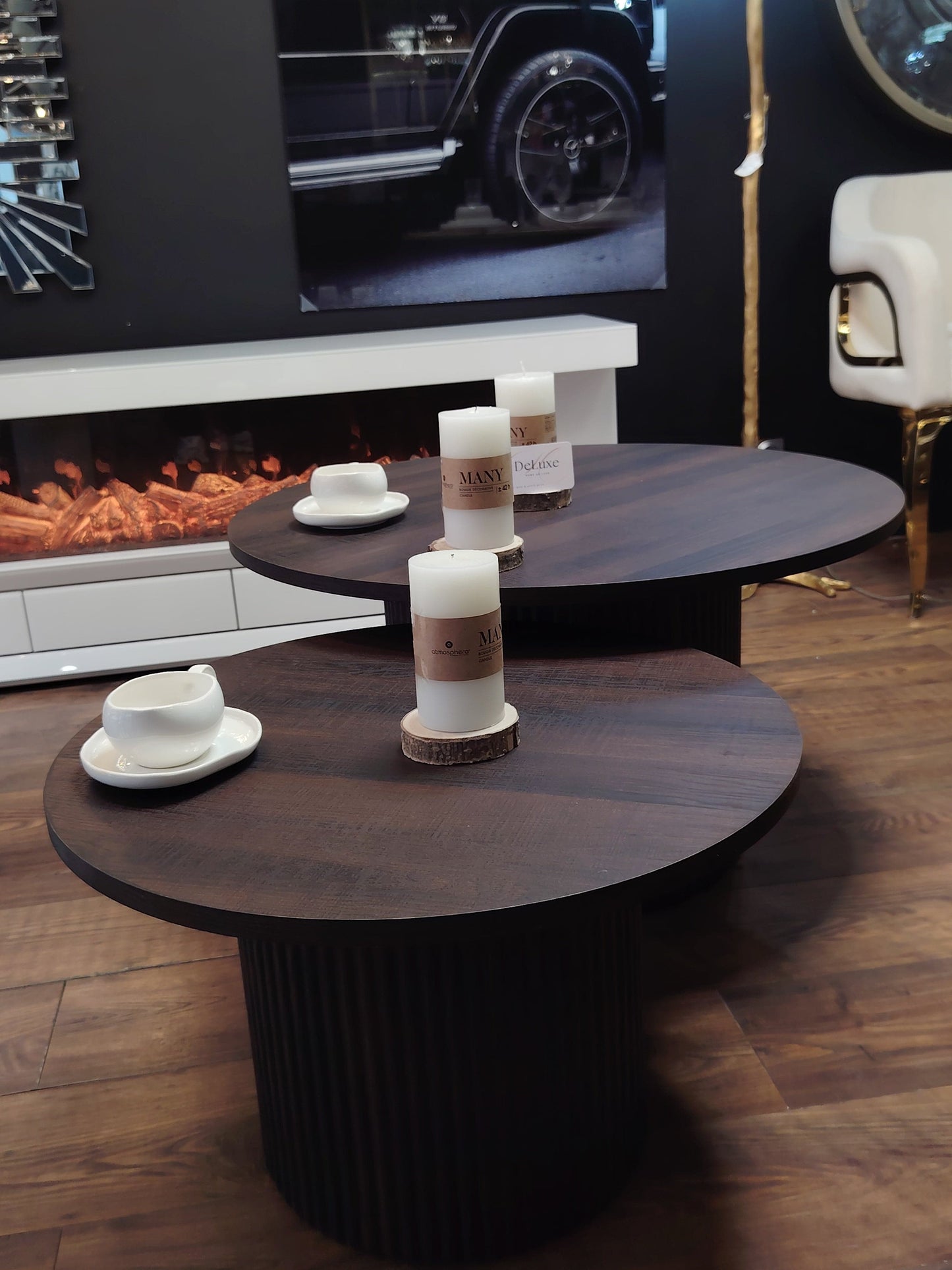 Table basse en bois duo de HomeDeLuxe, design moderne avec surface lisse et pieds en bois clair visible dans l'image.