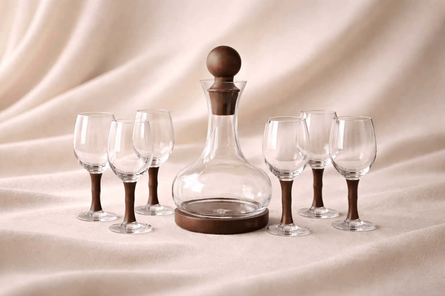 Service Bois Elégance : une carafe élégante accompagnée de six verres assortis - Home de Luxe France 