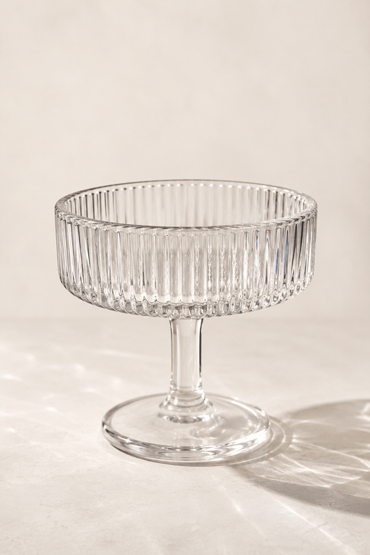 Coupe à glace HomeDeLuxe en six pièces en verre transparent, parfaite pour servir des desserts glacés élégamment.
