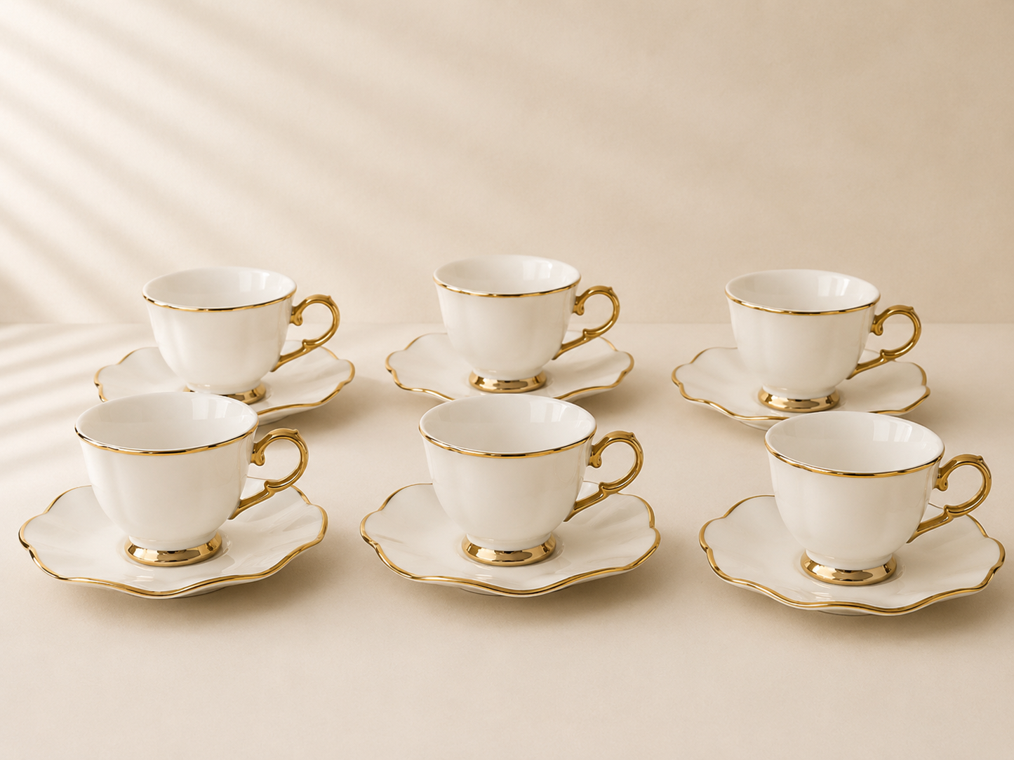 Six tasses & sous tasses liseré doré