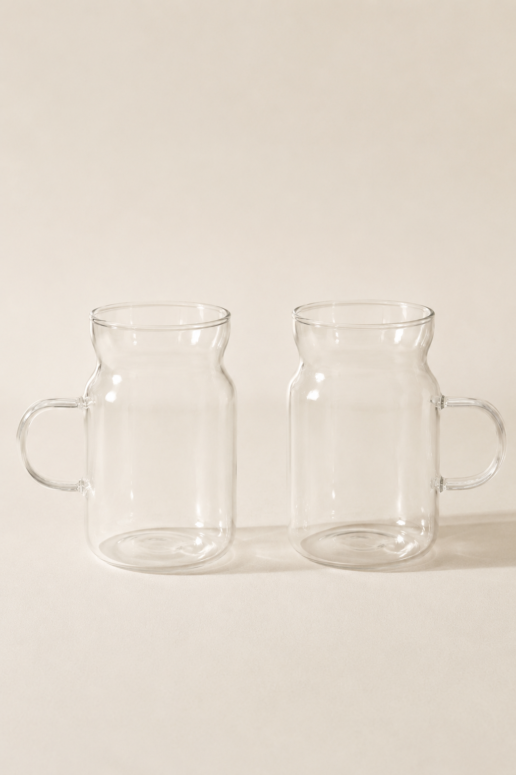 Duo de verres transparents en verre avec quatre pailles en inox, tasses élégantes et modernes de la marque HomeDeLuxe
