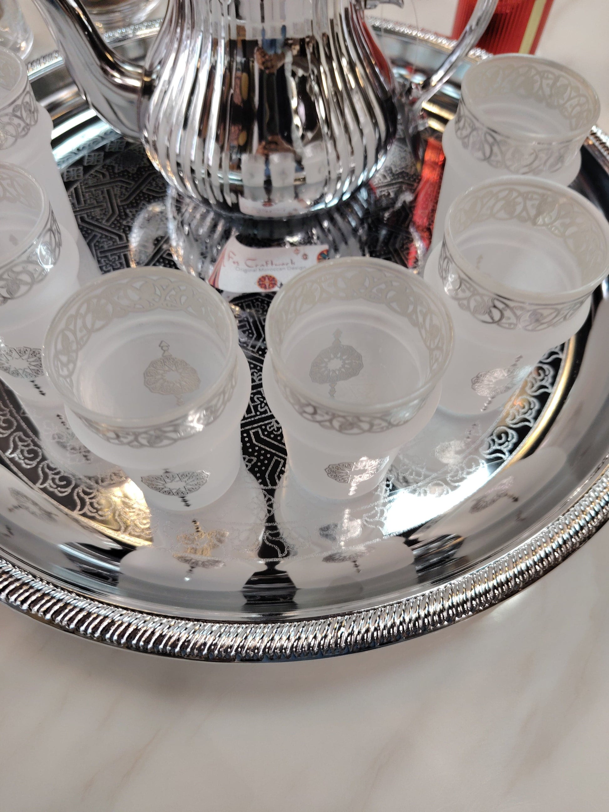 Douze verres à thé Majestic Silver de HomeDeLuxe, en verre transparent avec finition argentée élégante.