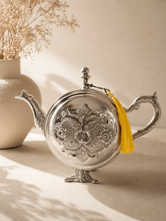 Théière artisanale Prestige de Fès en céramique de couleur, design traditionnel marocain, fabriquée par HomeDeLuxe.