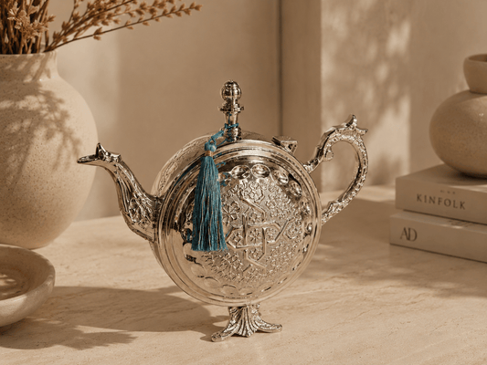 Théière artisanale Nuit de Fès de la marque HomeDeLuxe, en céramique avec motifs traditionnels marocains.
