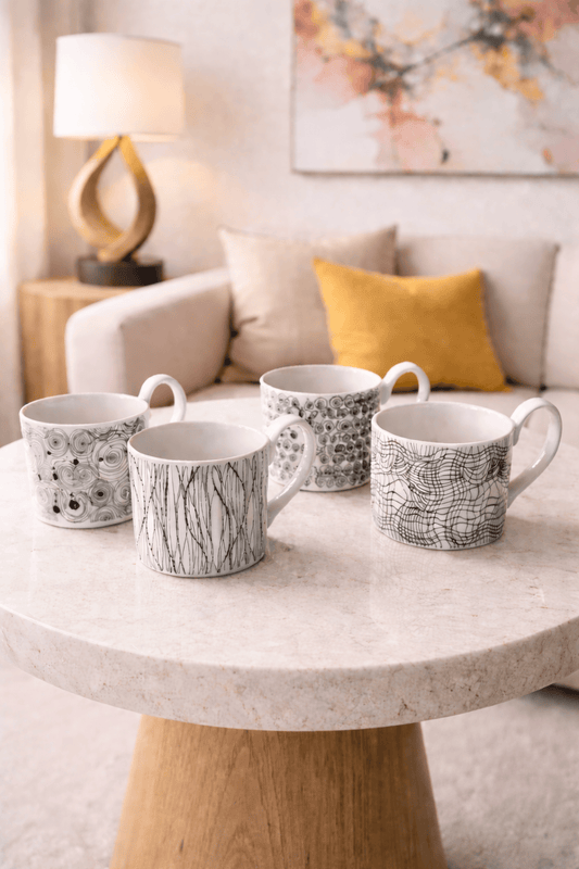 Tasses graphiques HomeDeLuxe en lot, design coloré avec motifs modernes, parfaites pour le café ou le thé.