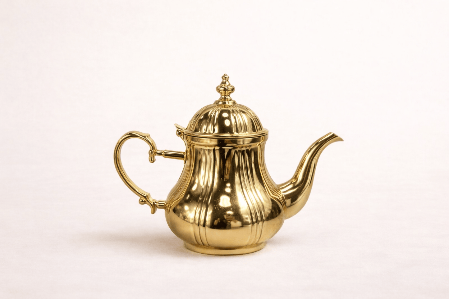 Théière dorée élégante en inox - Home de Luxe France 