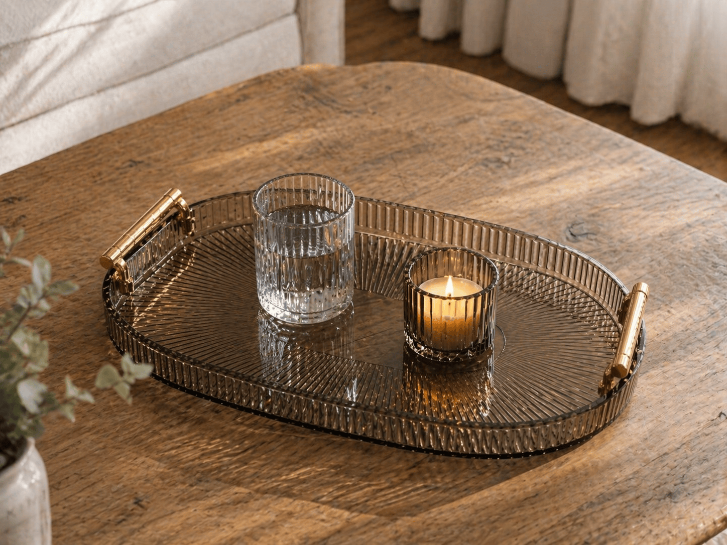 Plateau décoratif ovale en plastique effet verre de HomeDeLuxe, design élégant pour la décoration intérieure.