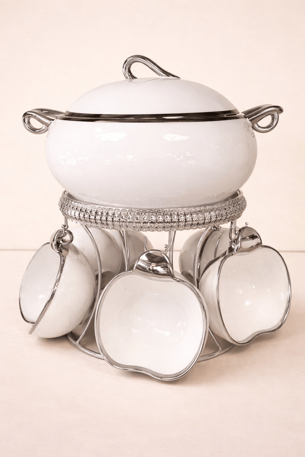 Soupière élégante en porcelaine blanche rehaussée de détails argentés - Home de Luxe France 
