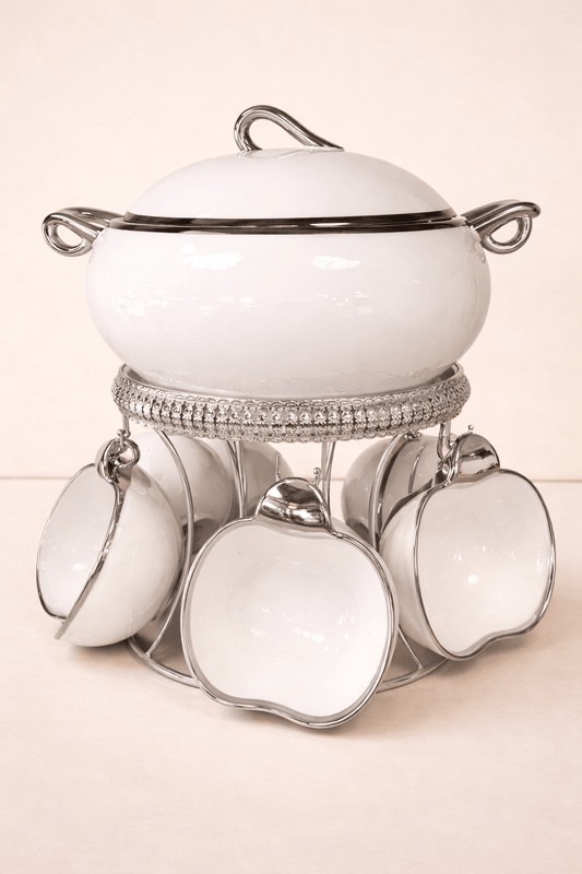 Soupière élégante en porcelaine blanche rehaussée de détails argentés - Home de Luxe France 