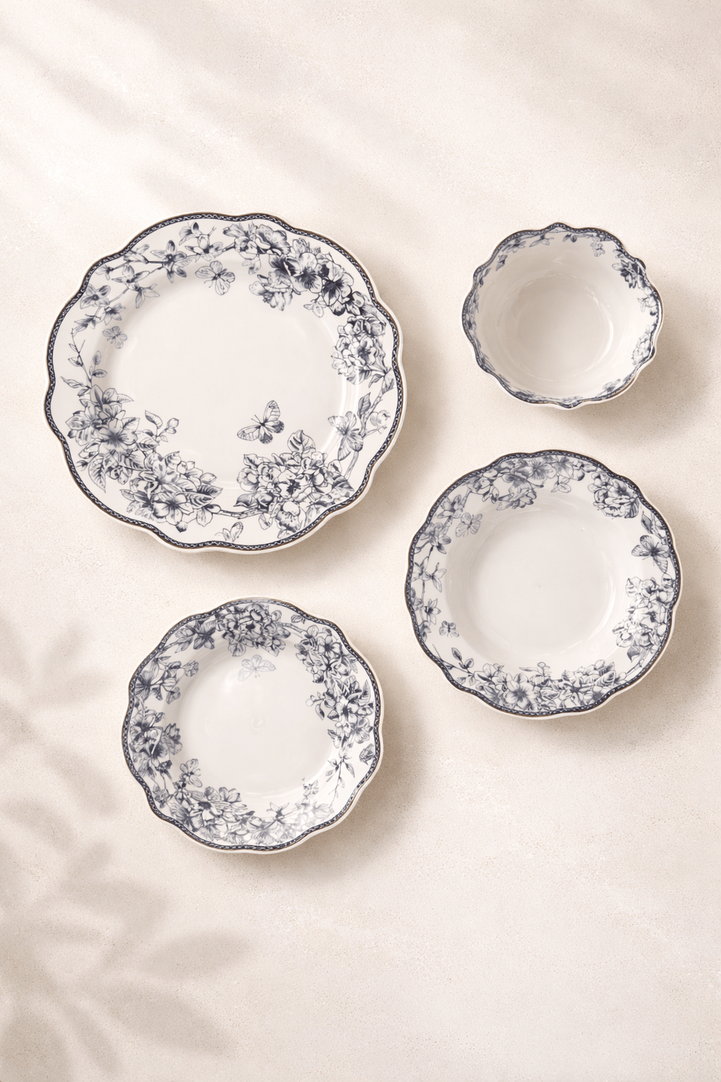 Élégant service de table 24 pièces aux motifs papillon bleu subtils - Home de Luxe France 
